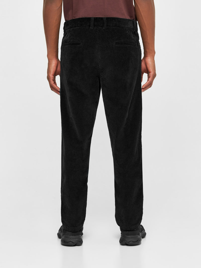 KnowledgeCotton Apparel - MEN CHUCK regular 8-wales corduroy chino pants Pants 1300 Black Jet